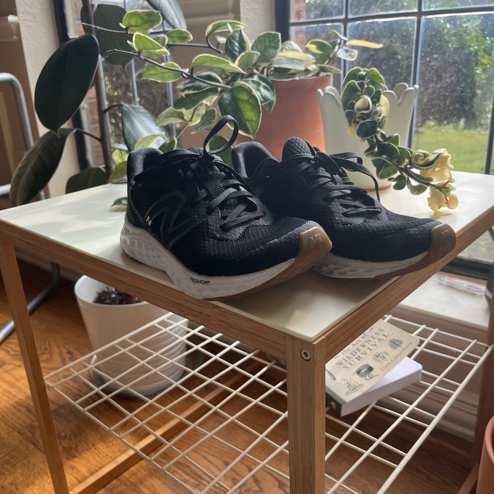 New balance fresh foam shoes - Picture 2 of 5